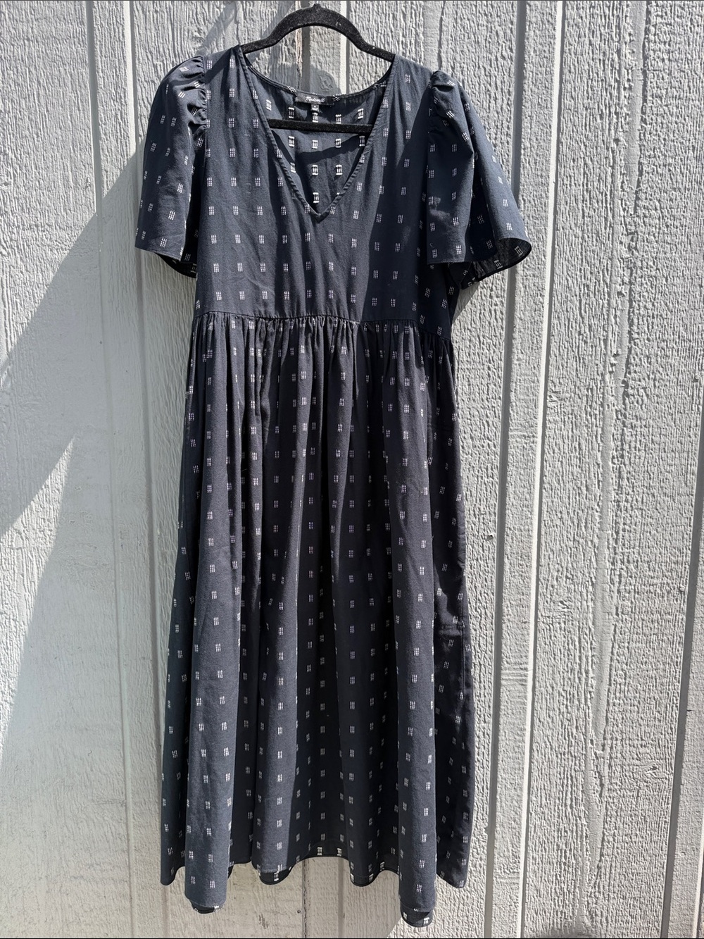 Madewell Dobby Puff-Sleeve V-Neck Midi Dress Size: M - Picture 2 of 8
